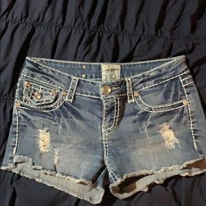 Jean shorts with jewels